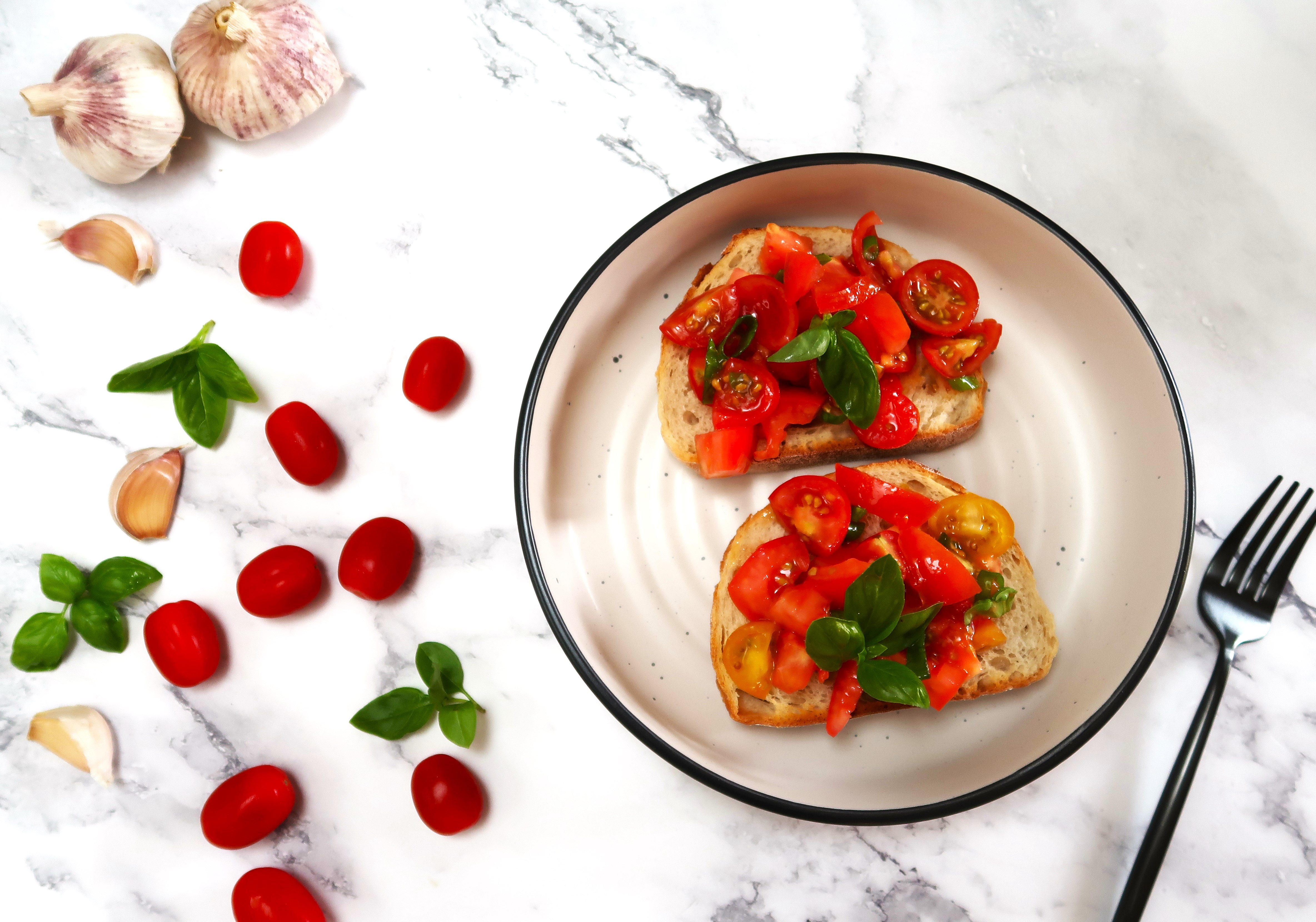 easy, fresh tomato bruschetta served as a starter