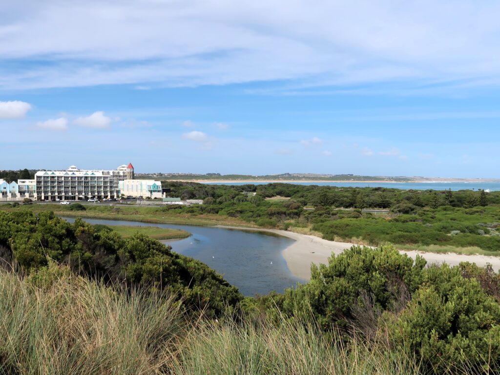 lady bay view in warnambool from afar