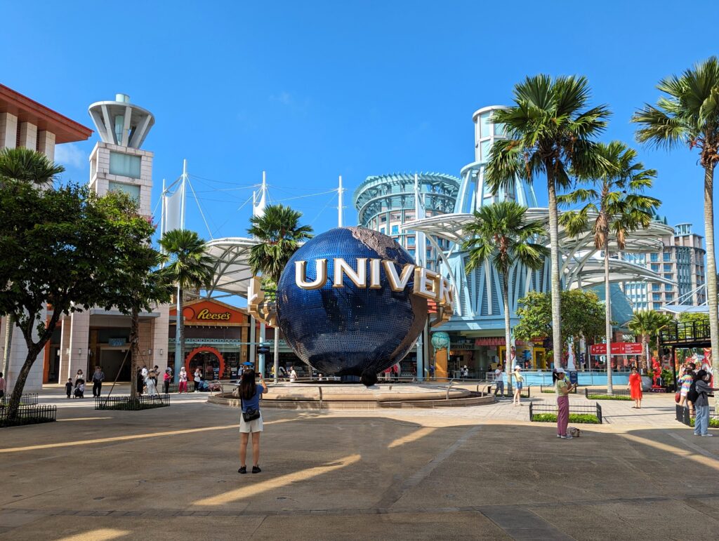 The dome upon entry at Universal Studios Singapore