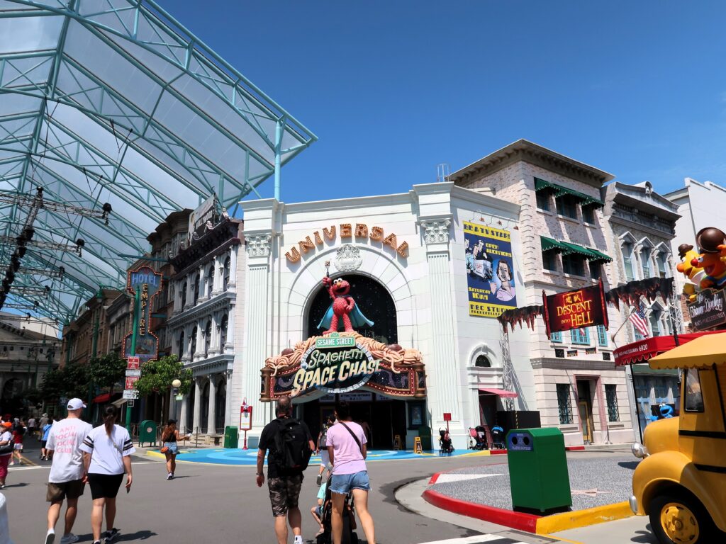 Sesame Street Spaghetti Chase, a favourite ride for toddlers visiting universal studios singapore