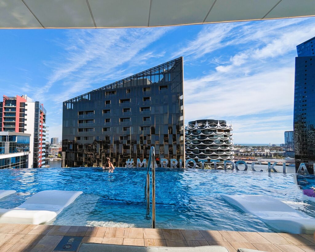 Rooftop pool Marriott Docklands